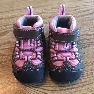 Keen NWOT for baby. Size 6months.